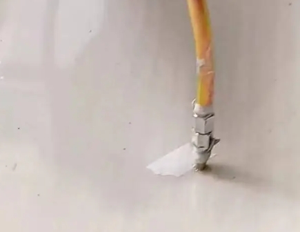 巴林左瓷砖空鼓维修公司专业解答在瓷砖铺贴过程中，如果使用的砂料过粗（如全部使用了粗砂），可能会导致以下问题